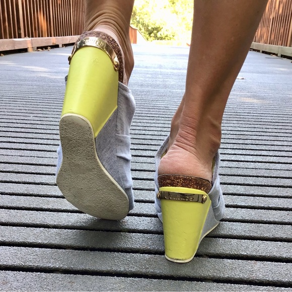Juicy Couture Gray and Yellow Sandals with Wrapped Fabric Detail - Picture 8 of 13